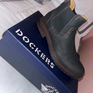 Worn once, small scratches but still look new.